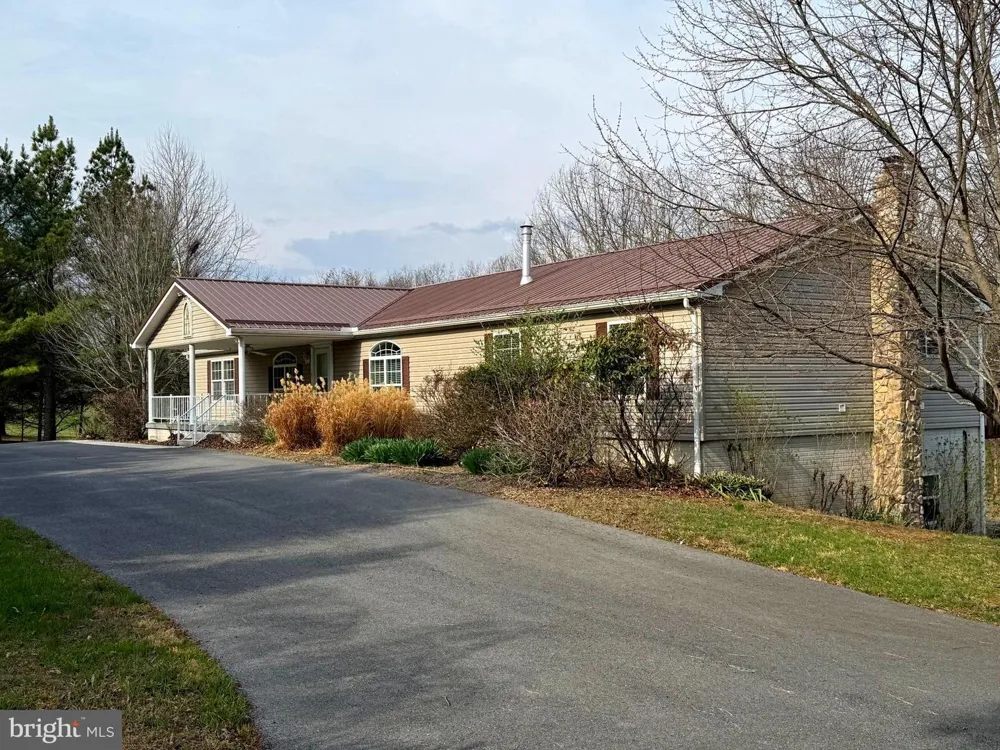 401 NIGHTHAWK DRIVE Petersburg, WV 26847