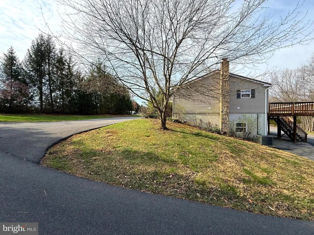 401 NIGHTHAWK DRIVE Petersburg, WV 26847