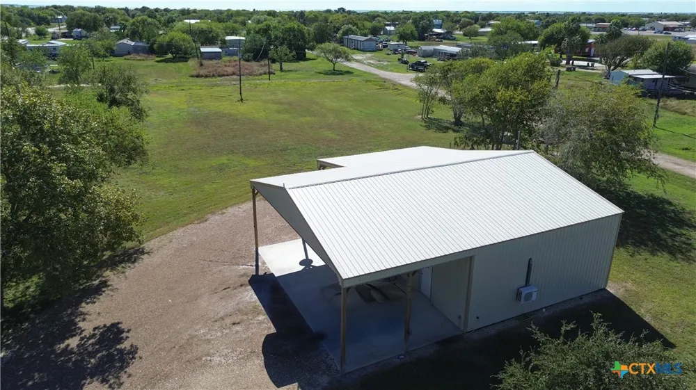 407 W Oakland Avenue Seadrift, TX 77983