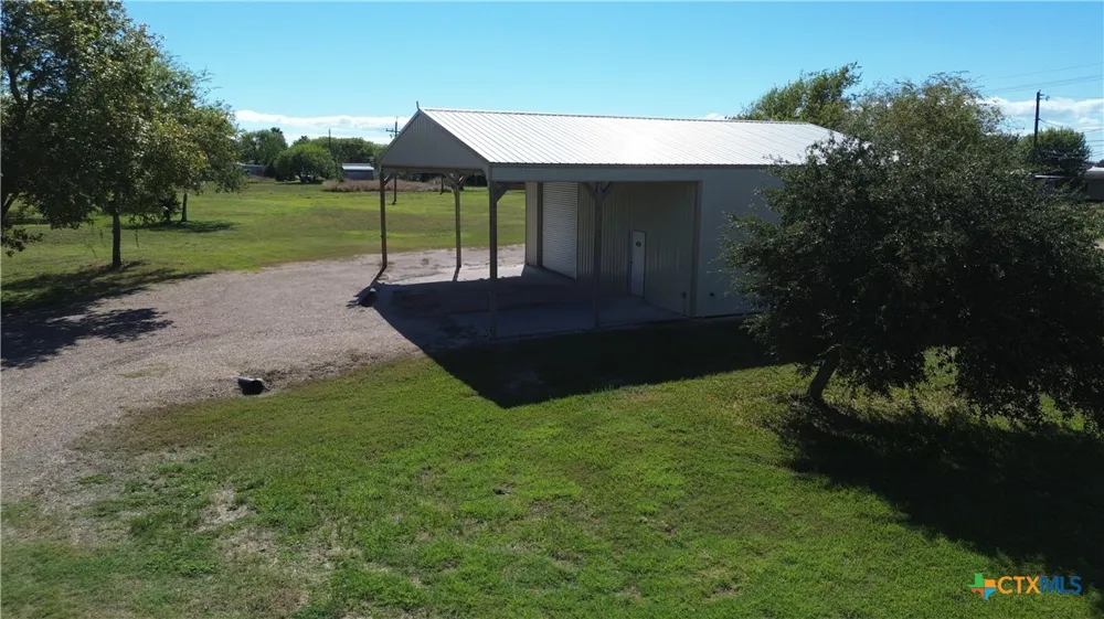 407 W Oakland Avenue Seadrift, TX 77983