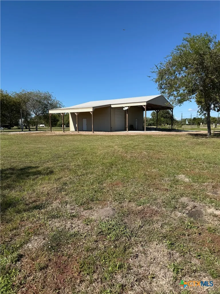407 W Oakland Avenue Seadrift, TX 77983