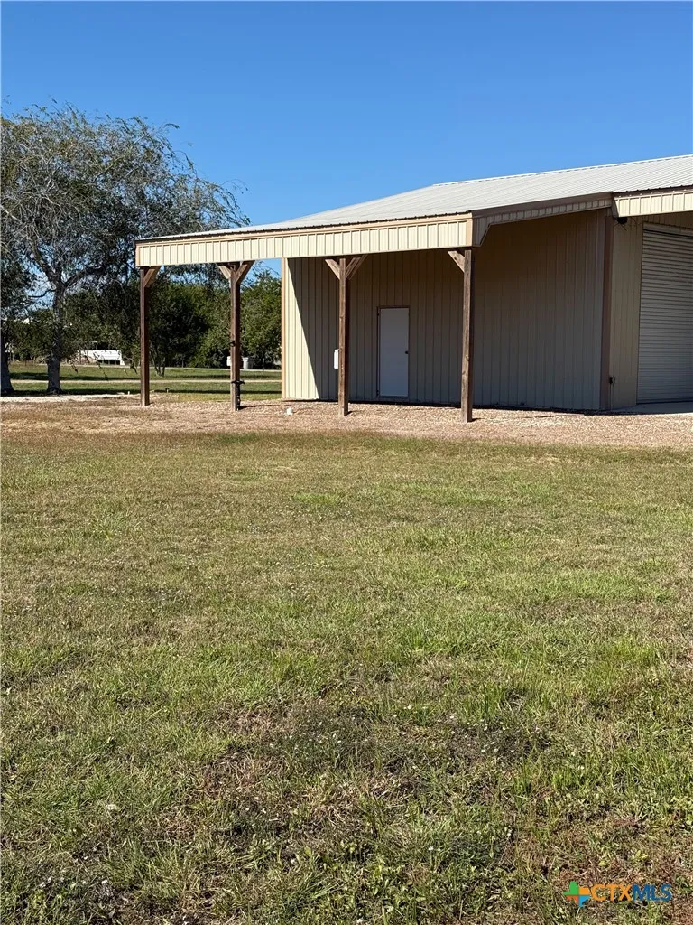 407 W Oakland Avenue Seadrift, TX 77983