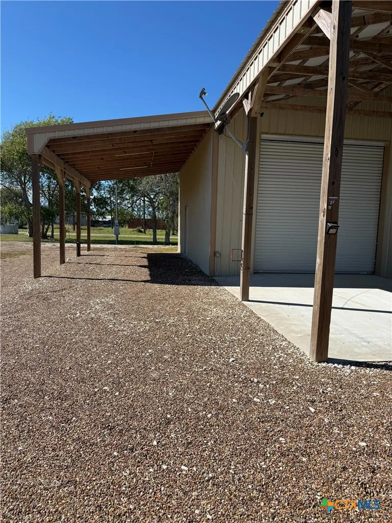 407 W Oakland Avenue Seadrift, TX 77983