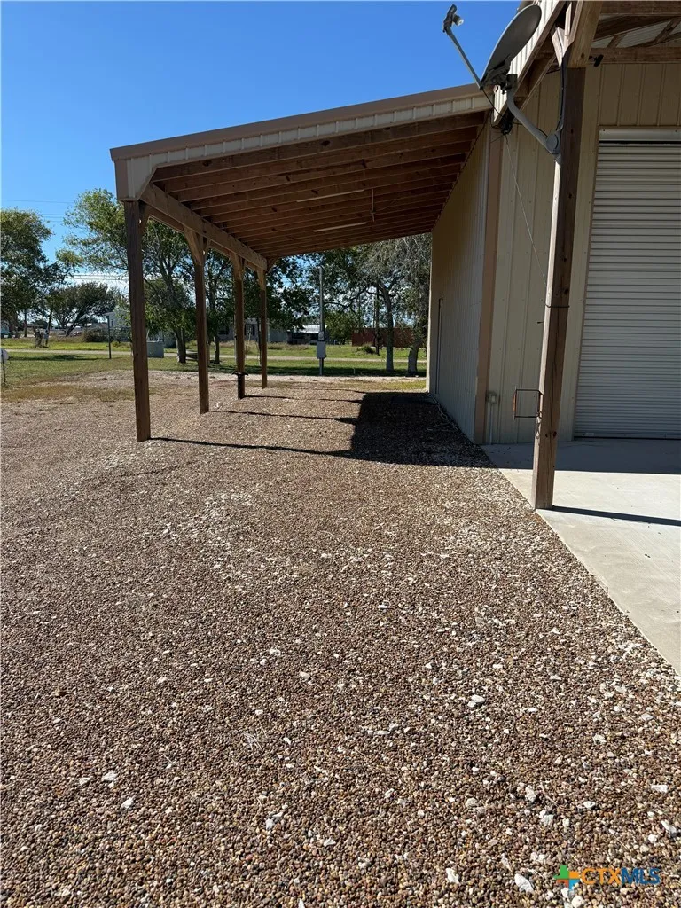 407 W Oakland Avenue Seadrift, TX 77983