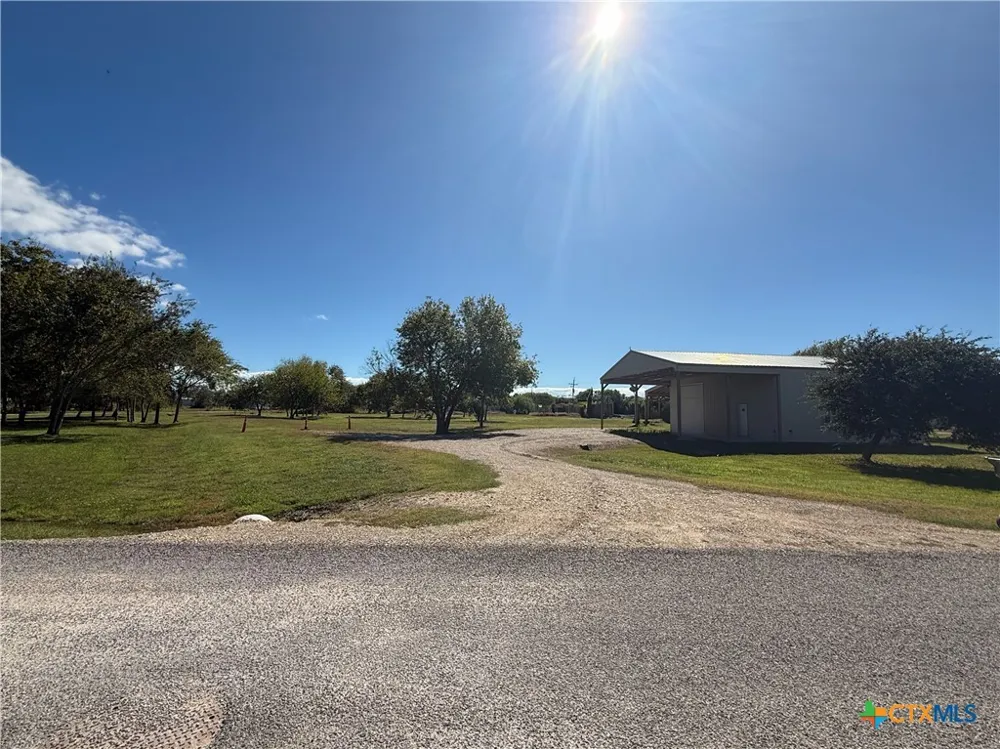 407 W Oakland Avenue Seadrift, TX 77983
