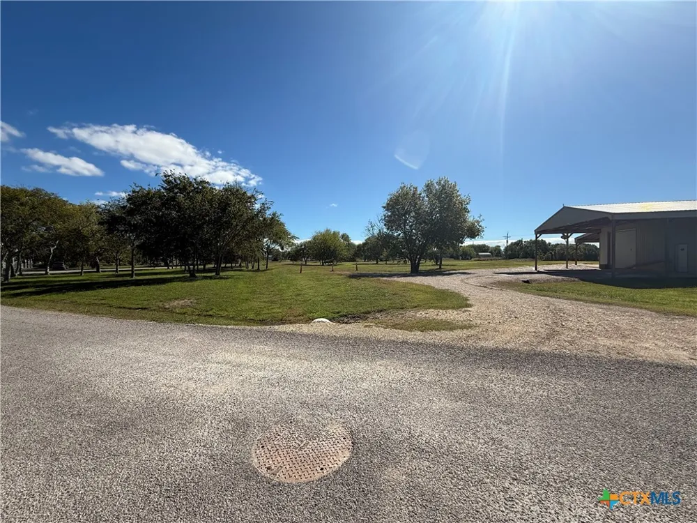 407 W Oakland Avenue Seadrift, TX 77983