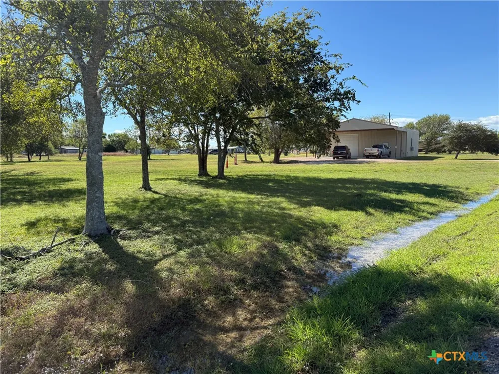 407 W Oakland Avenue Seadrift, TX 77983