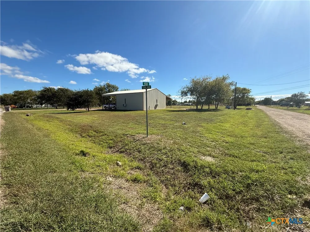 407 W Oakland Avenue Seadrift, TX 77983