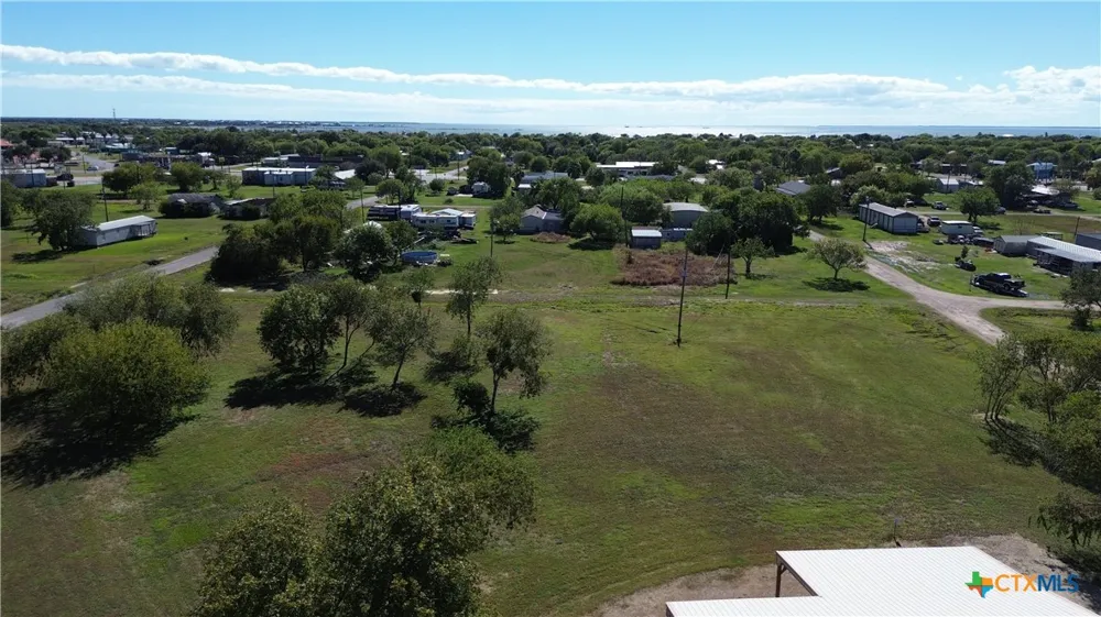 407 W Oakland Avenue Seadrift, TX 77983