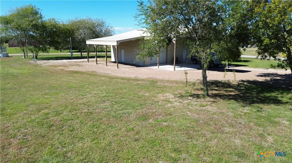 407 W Oakland Avenue Seadrift, TX 77983
