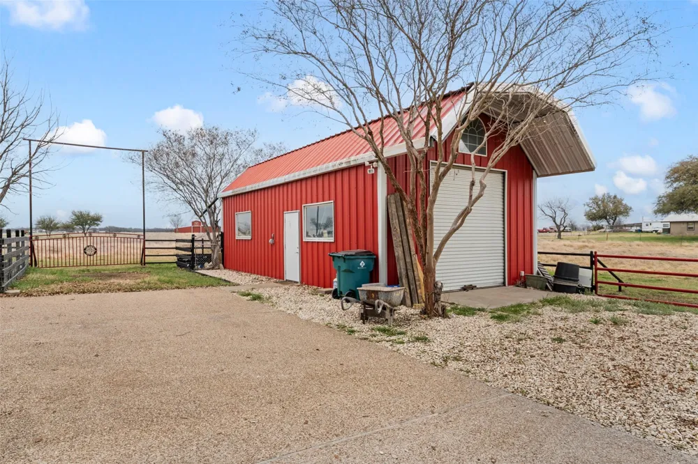 1840 Val Verde Road McGregor, TX 76657