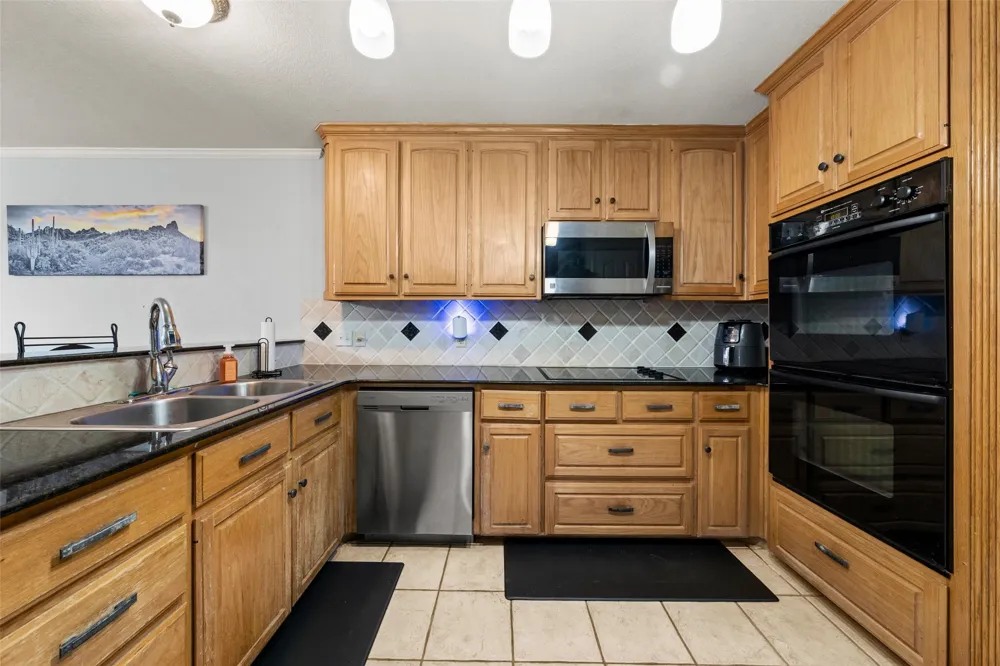 1840 Val Verde Road McGregor, TX 76657