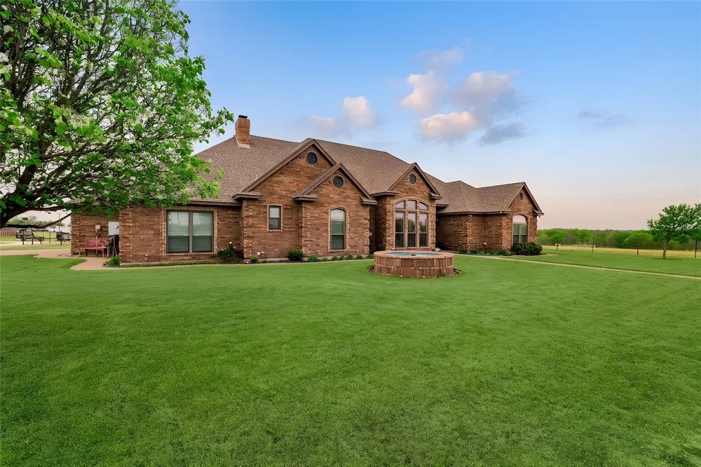 13435 Jackson Road Krum, TX 76249