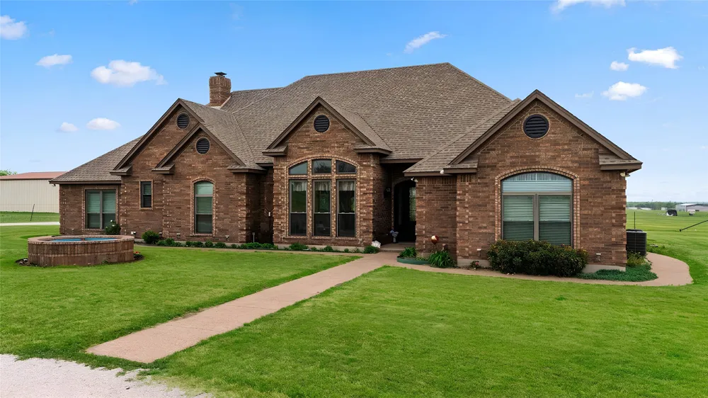 13435 Jackson Road Krum, TX 76249