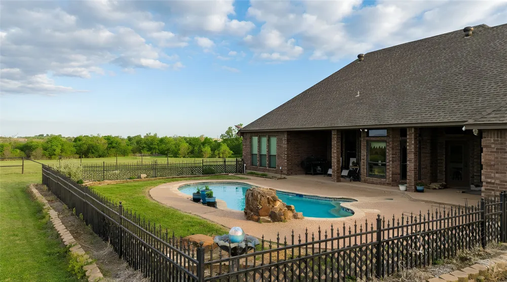 13435 Jackson Road Krum, TX 76249
