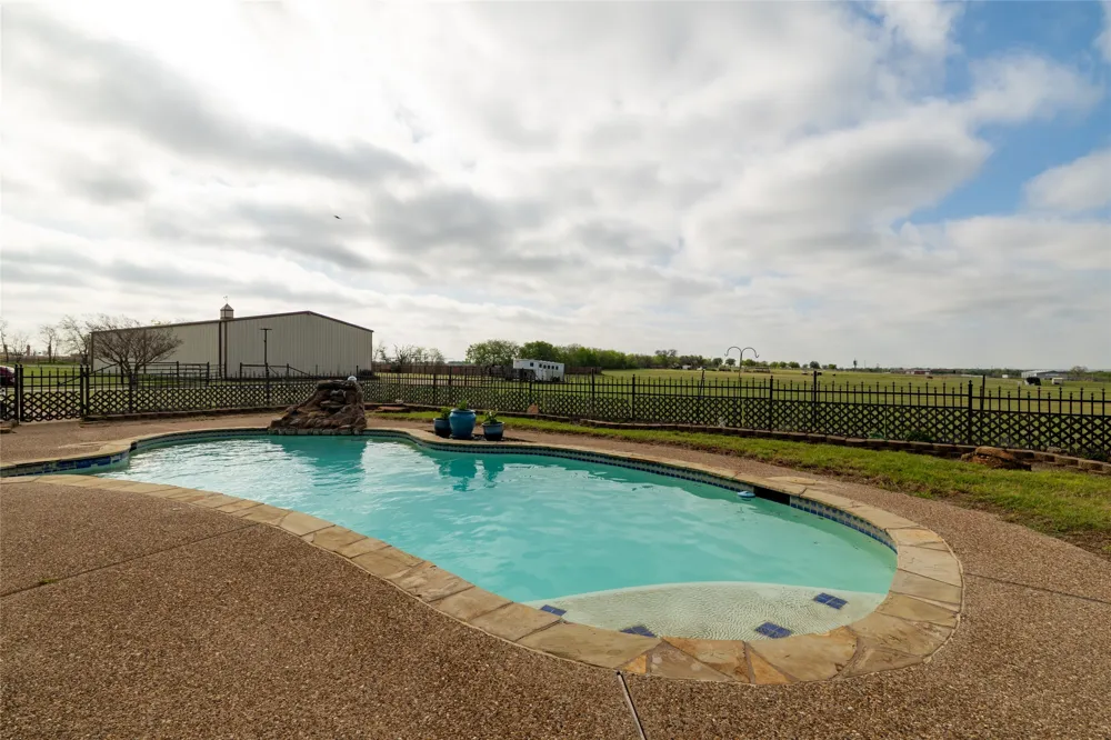 13435 Jackson Road Krum, TX 76249