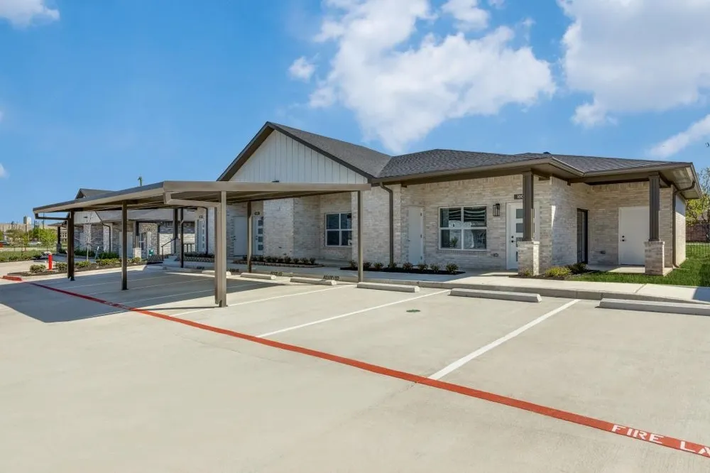 820 W McLeroy Boulevard #2013 Saginaw, TX 76179