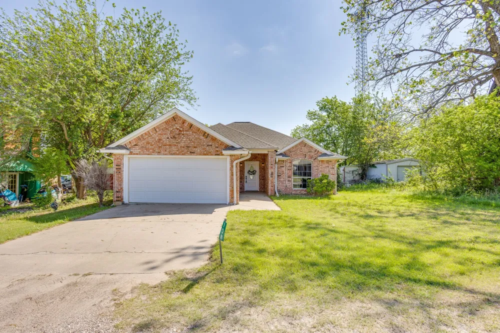 108 S Douglas Street Covington, TX 76636