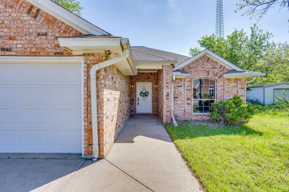 108 S Douglas Street Covington, TX 76636