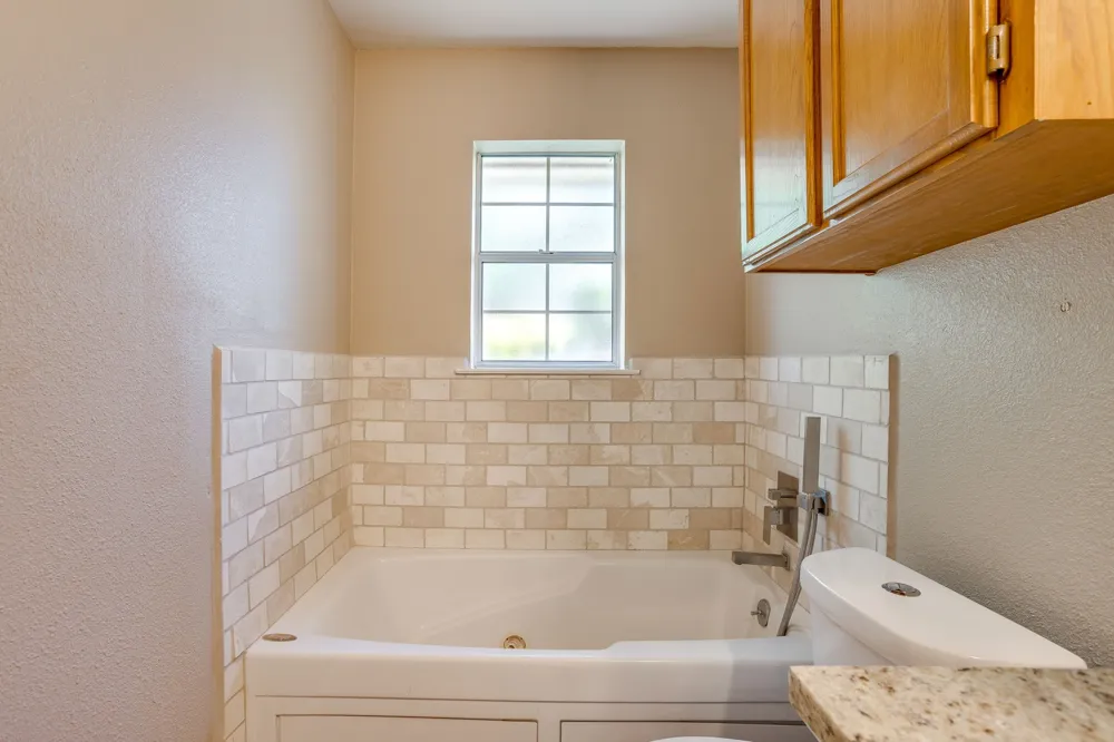 108 S Douglas Street Covington, TX 76636