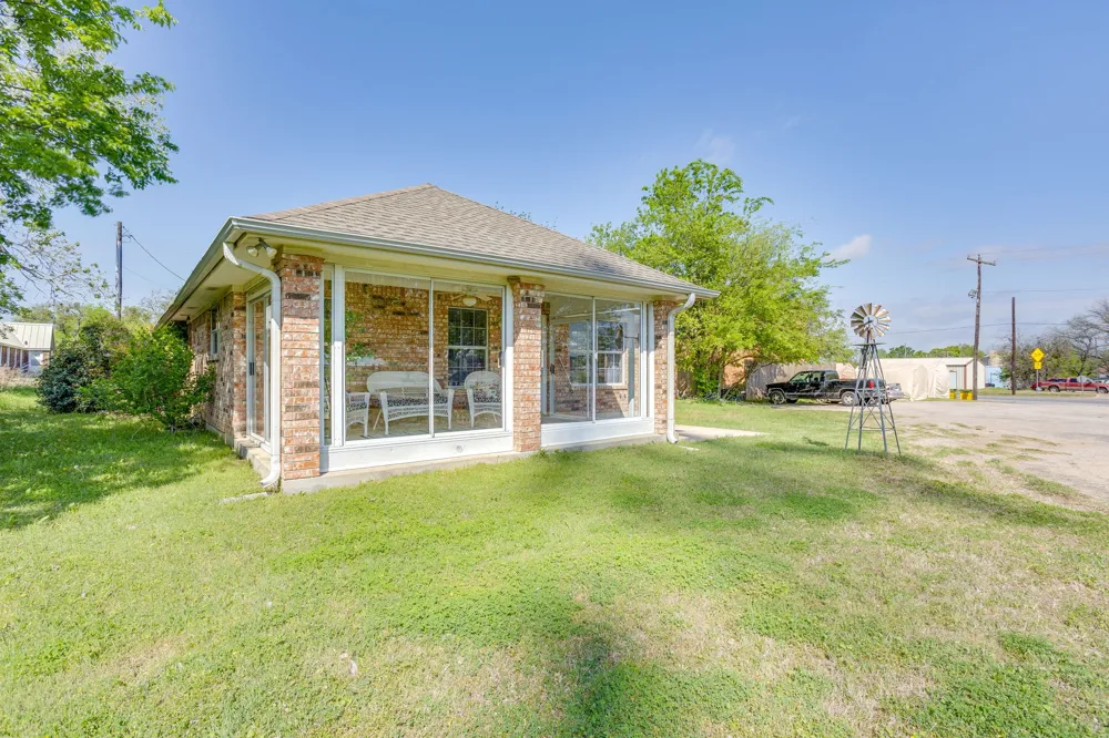 108 S Douglas Street Covington, TX 76636
