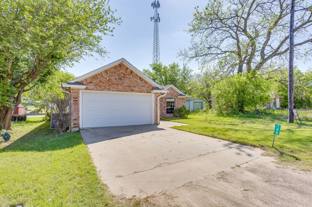 108 S Douglas Street Covington, TX 76636