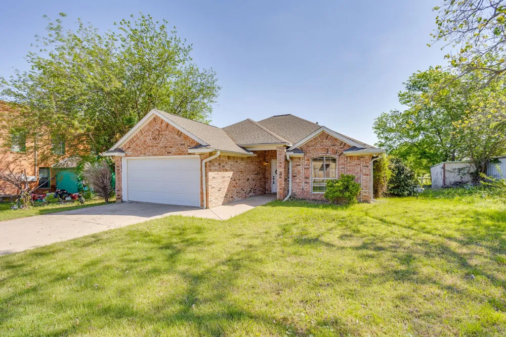 108 S Douglas Street Covington, TX 76636