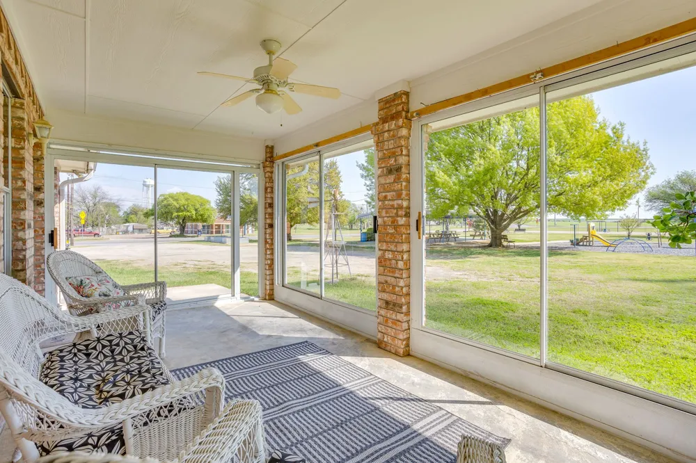 108 S Douglas Street Covington, TX 76636