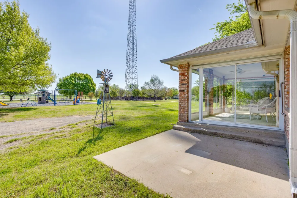 108 S Douglas Street Covington, TX 76636