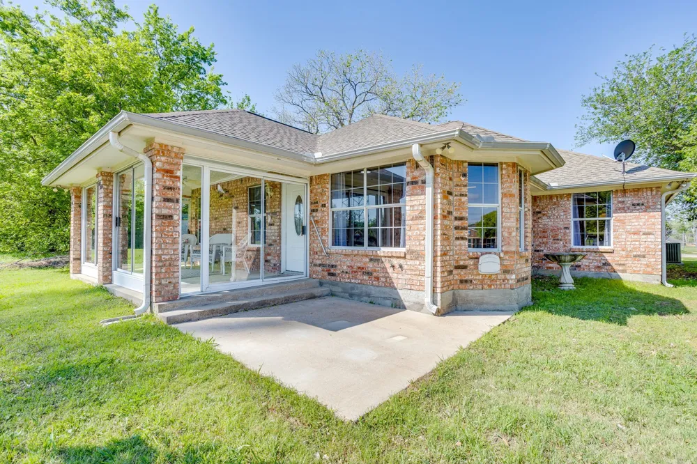 108 S Douglas Street Covington, TX 76636