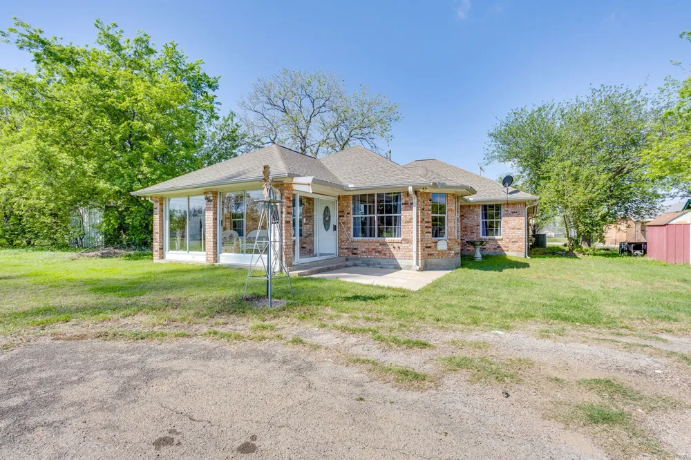 108 S Douglas Street Covington, TX 76636