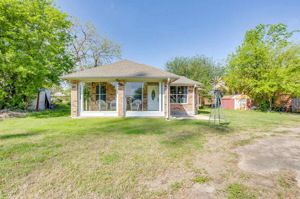 108 S Douglas Street Covington, TX 76636