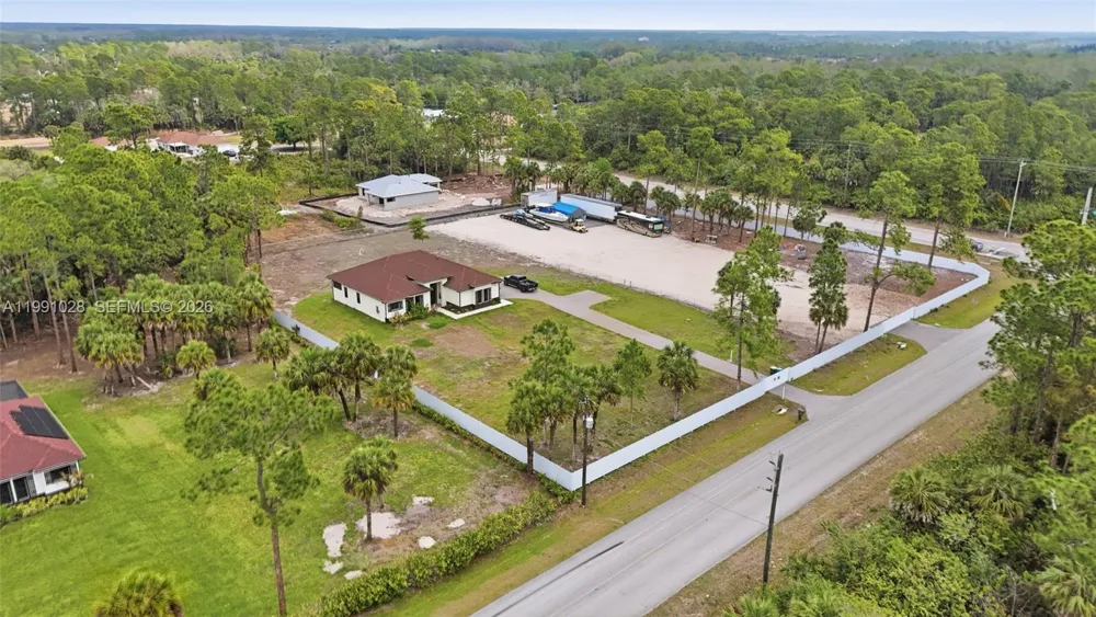 3043 18 Naples, FL 34120