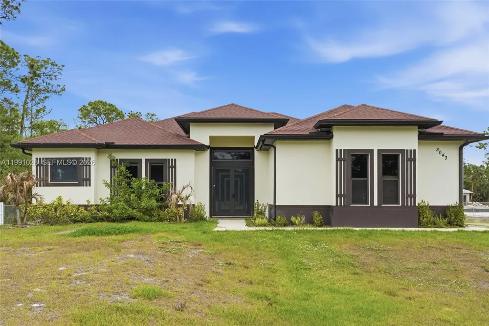 3043 18 Naples, FL 34120
