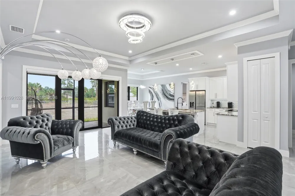3043 18 Naples, FL 34120