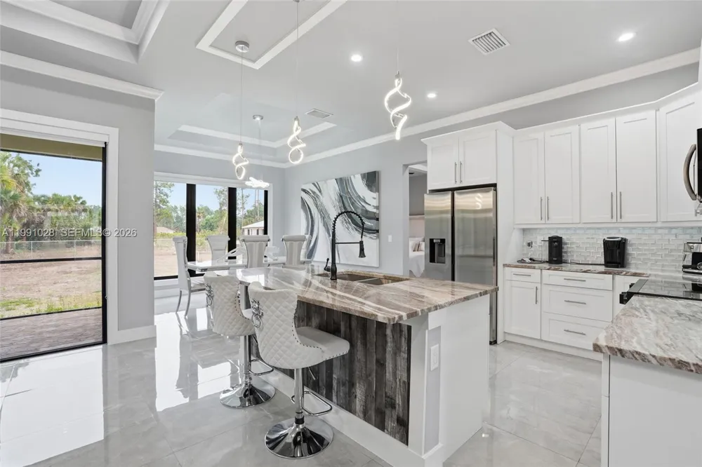 3043 18 Naples, FL 34120