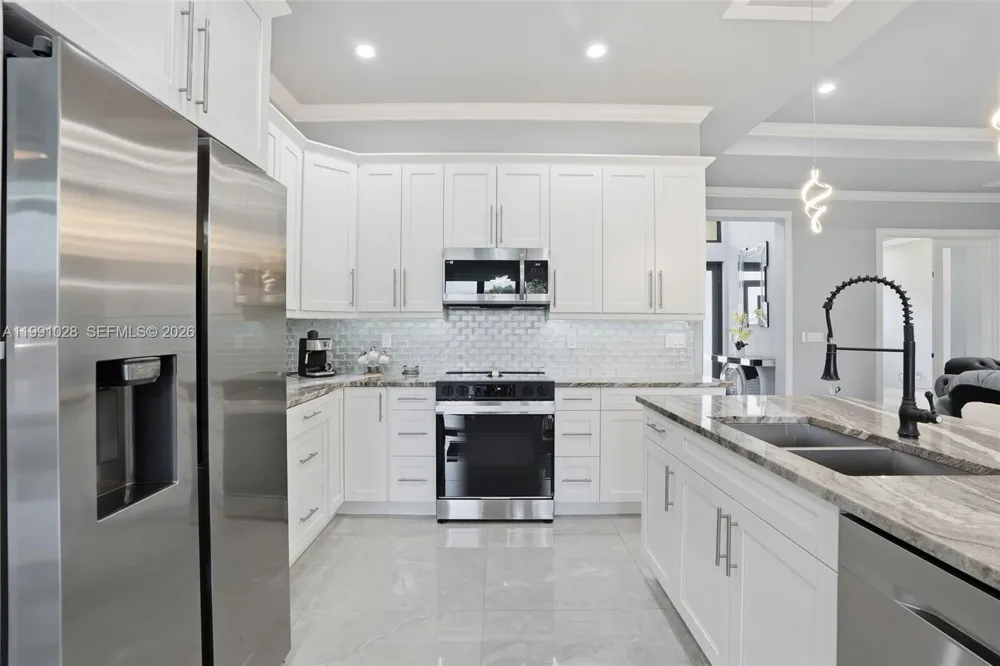 3043 18 Naples, FL 34120