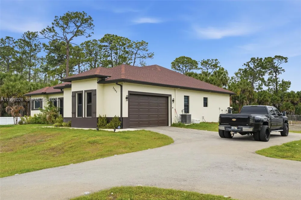 3043 18 Naples, FL 34120