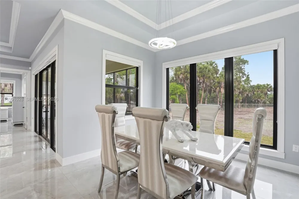 3043 18 Naples, FL 34120
