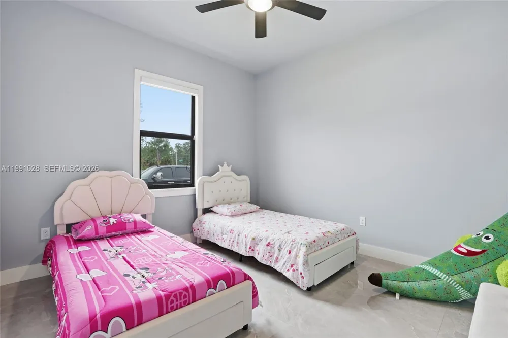 3043 18 Naples, FL 34120