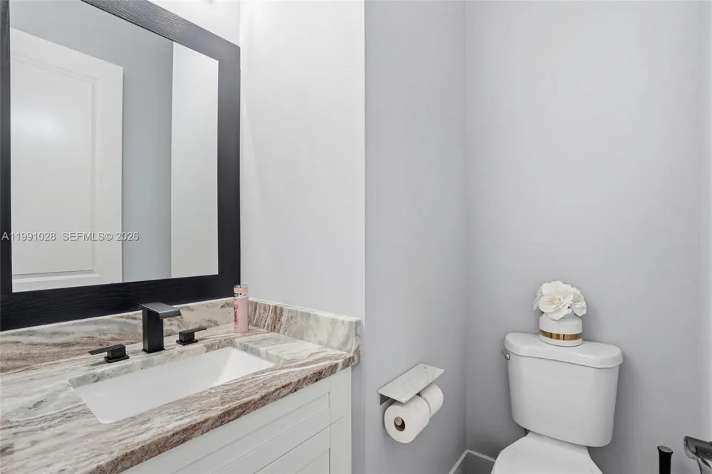 3043 18 Naples, FL 34120