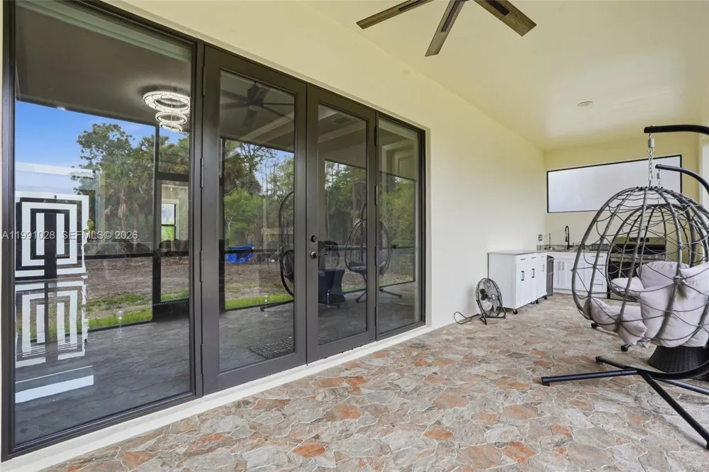 3043 18 Naples, FL 34120