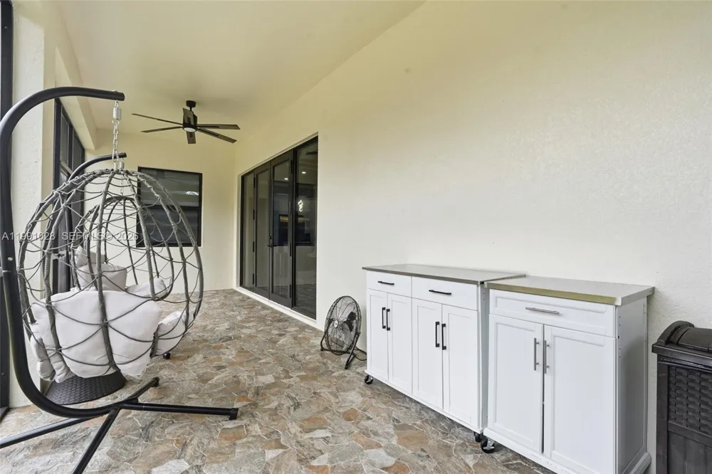 3043 18 Naples, FL 34120