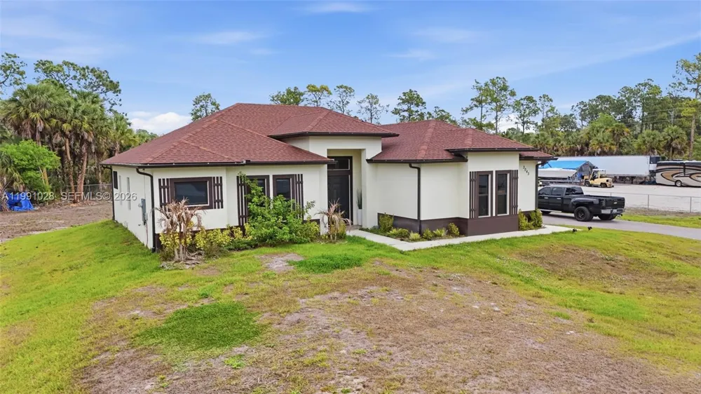 3043 18 Naples, FL 34120