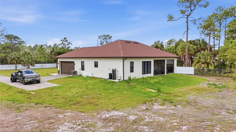 3043 18 Naples, FL 34120
