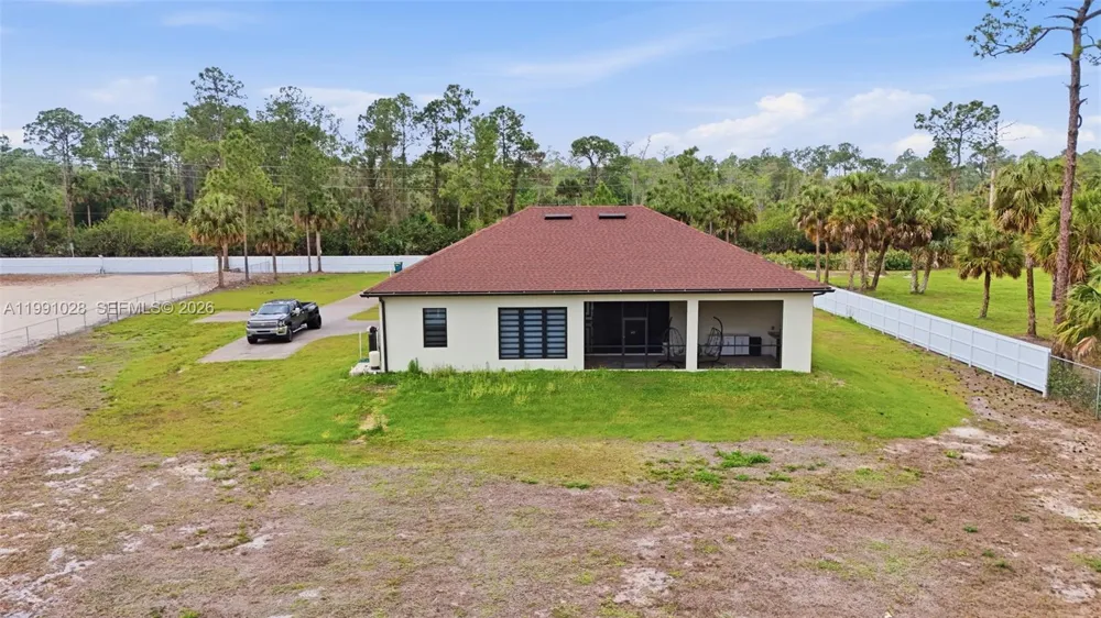 3043 18 Naples, FL 34120