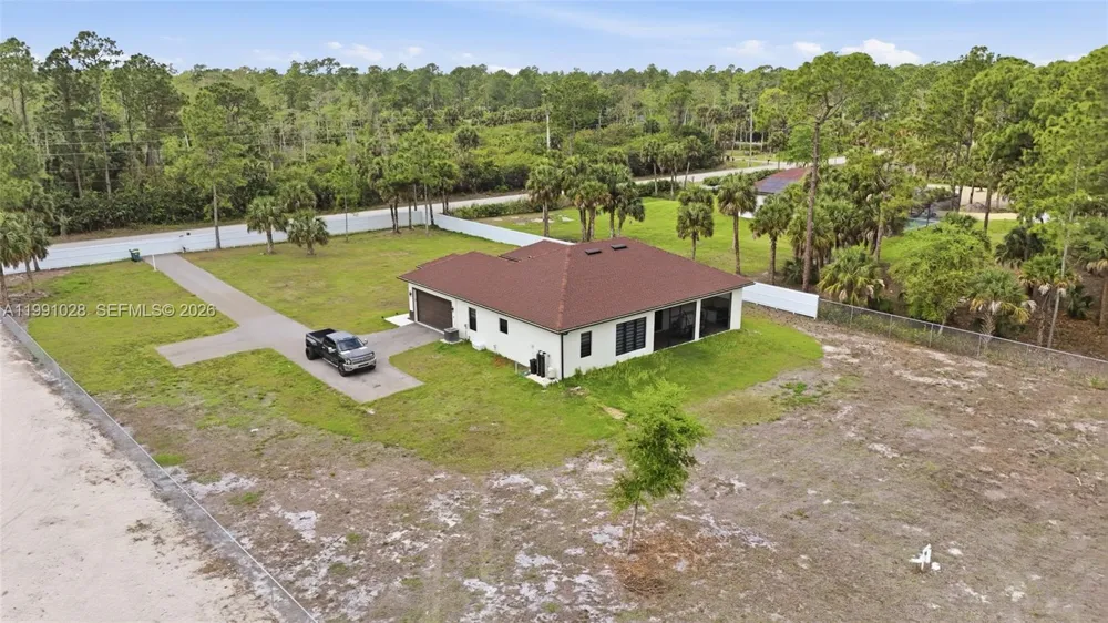 3043 18 Naples, FL 34120