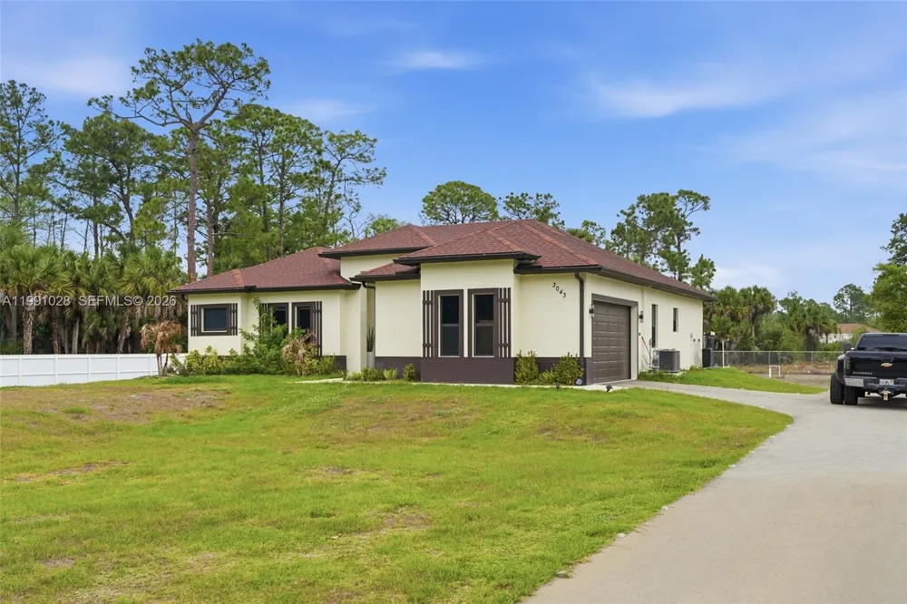 3043 18 Naples, FL 34120