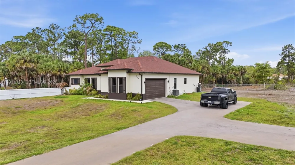 3043 18 Naples, FL 34120