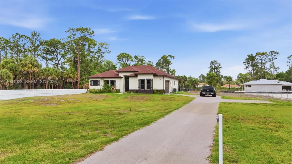 3043 18 Naples, FL 34120